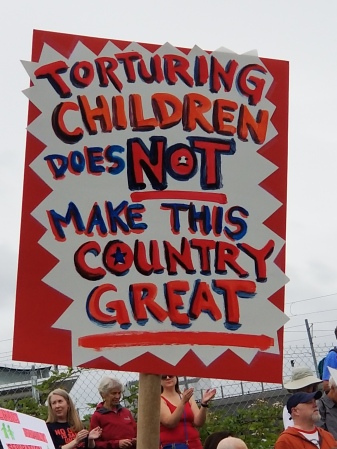 Sign saying "Torturing Children does NOT make this country GREAT!"